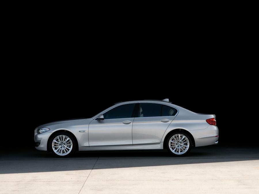  BMW 5-Series Sedan 2010 года  (фото 7 из 16)
